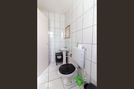 Banheiro de apartamento à venda com 1 quarto, 47m² em Vila Ipiranga, Porto Alegre