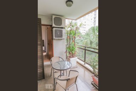 Varanda sala suíte  de apartamento à venda com 3 quartos, 125m² em Moema, São Paulo