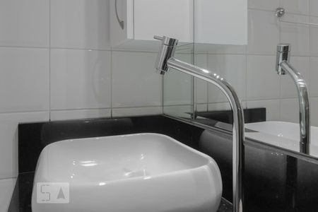 Banheiro  de apartamento para alugar com 2 quartos, 60m² em Jardim Santa Emília, São Paulo