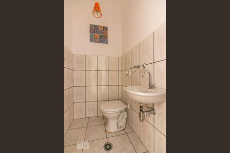 Banheiro de Serviço de casa de condomínio para alugar com 2 quartos, 80m² em Vila Gomes, São Paulo