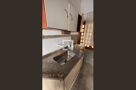 Casa para alugar com 440m², 8 quartos e 2 vagas Casa para alugar com 440m², 8 quartos e 2 vagasCozinha e Area Serviço Kitnet