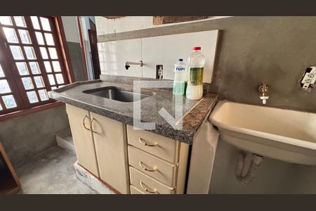 Casa para alugar com 440m², 8 quartos e 2 vagas Casa para alugar com 440m², 8 quartos e 2 vagasCozinha e Area Serviço Kitnet