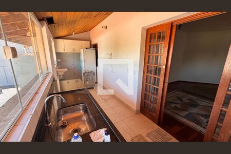 Casa para alugar com 440m², 8 quartos e 2 vagas Casa para alugar com 440m², 8 quartos e 2 vagasCozinha Casa 1