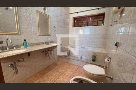 Casa para alugar com 440m², 8 quartos e 2 vagas Casa para alugar com 440m², 8 quartos e 2 vagasBanheiro da Suíte 1