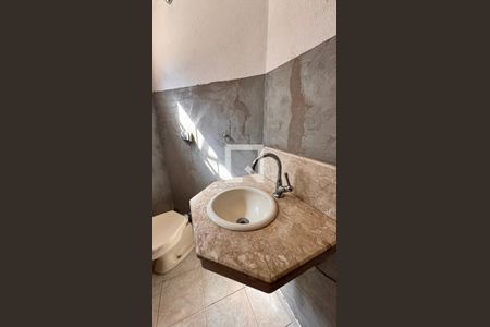 Casa para alugar com 440m², 8 quartos e 2 vagas Casa para alugar com 440m², 8 quartos e 2 vagasBanheiro Kitnet