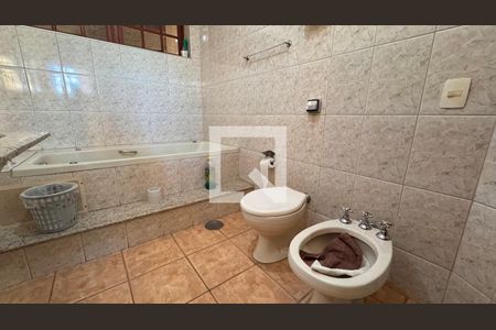 Casa para alugar com 440m², 8 quartos e 2 vagas Casa para alugar com 440m², 8 quartos e 2 vagasBanheiro da Suíte 1