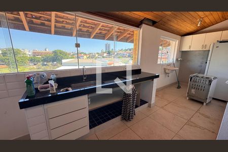 Casa para alugar com 440m², 8 quartos e 2 vagas Casa para alugar com 440m², 8 quartos e 2 vagasCozinha Casa 1