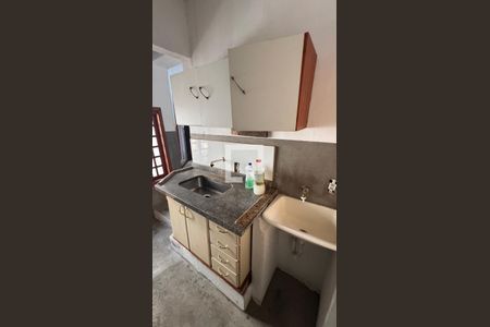 Casa para alugar com 440m², 8 quartos e 2 vagas Casa para alugar com 440m², 8 quartos e 2 vagasCozinha e Area Serviço Kitnet