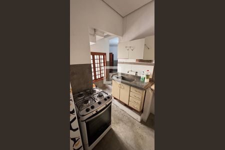 Casa para alugar com 440m², 8 quartos e 2 vagas Casa para alugar com 440m², 8 quartos e 2 vagasCozinha e Area Serviço Kitnet