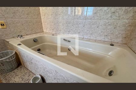 Casa para alugar com 440m², 8 quartos e 2 vagas Casa para alugar com 440m², 8 quartos e 2 vagasBanheiro da Suíte 1