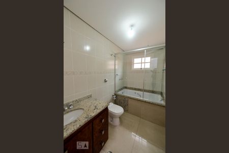 Banheiro suite 1 de casa para alugar com 3 quartos, 212m² em Jardim Santa Clara, Guarulhos