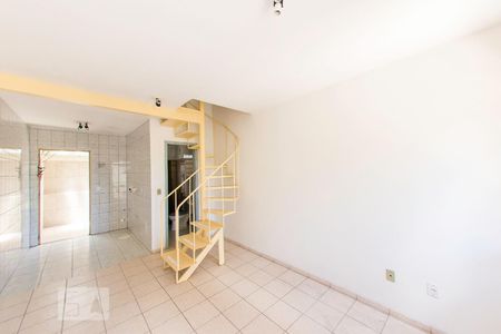 Sala de casa de condomínio à venda com 2 quartos, 60m² em Vila Nova, Porto Alegre