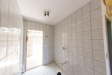 Banheiro de casa de condomínio à venda com 2 quartos, 60m² em Vila Nova, Porto Alegre