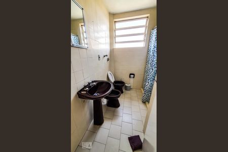 Banheiro de apartamento à venda com 3 quartos, 80m² em Bom Jesus, Porto Alegre