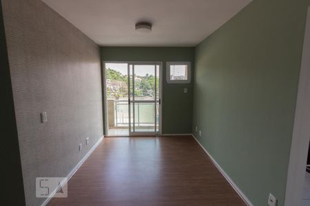 Sala de apartamento para alugar com 2 quartos, 50m² em Pechincha, Rio de Janeiro