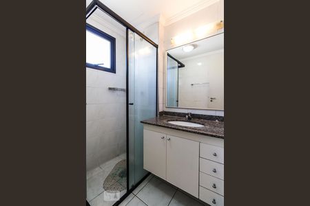 Banheiro de apartamento para alugar com 2 quartos, 51m² em Pinheiros, São Paulo