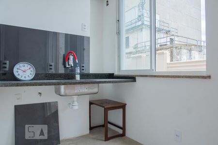 Sala/Cozinha de kitnet/studio para alugar com 1 quarto, 30m² em Centro, Rio de Janeiro