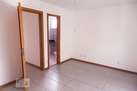 Quarto 2 suite de casa de condomínio para alugar com 2 quartos, 70m² em Todos Os Santos, Rio de Janeiro