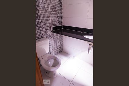 Banheiro da Suíte 1 de casa de condomínio para alugar com 2 quartos, 70m² em Todos Os Santos, Rio de Janeiro
