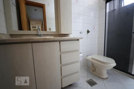 Banheiro de apartamento à venda com 2 quartos, 90m² em Centro, Niterói