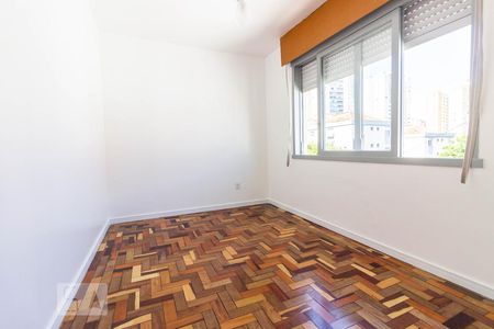 Quarto 1 de apartamento para alugar com 2 quartos, 56m² em Passo da Areia, Porto Alegre