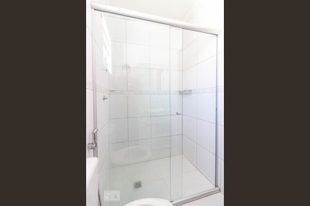 Banheiro de apartamento para alugar com 2 quartos, 56m² em Passo da Areia, Porto Alegre