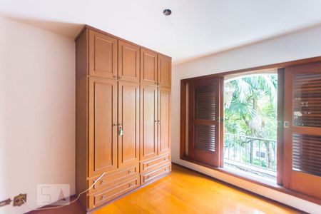 Quarto de apartamento à venda com 3 quartos, 138m² em Indianópolis, São Paulo