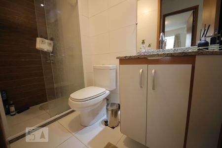 Banheiro de apartamento à venda com 2 quartos, 65m² em Santa Rosa, Niterói