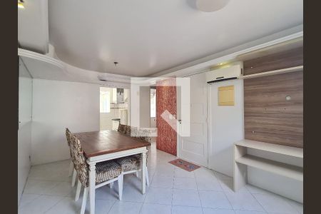 Sala de casa de condomínio à venda com 4 quartos, 108m² em Humaitá, Porto Alegre