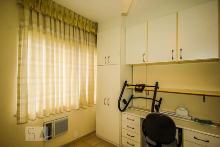 Quarto 1 de apartamento para alugar com 2 quartos, 65m² em Copacabana, Rio de Janeiro