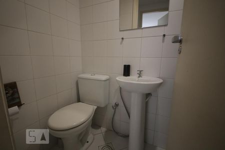 Banheiro  de apartamento à venda com 2 quartos, 46m² em Icaraí, Niterói