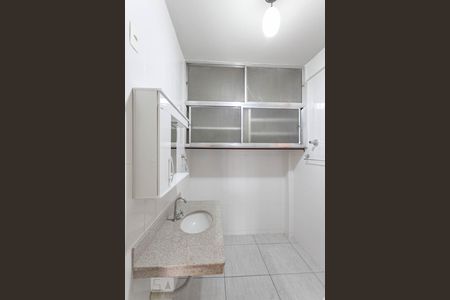 Banheiro social de apartamento para alugar com 3 quartos, 103m² em Centro, Belo Horizonte