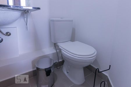 Banheiro de kitnet/studio para alugar com 1 quarto, 30m² em Bom Retiro, São Paulo