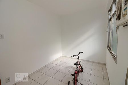 Quarto 2 de apartamento para alugar com 2 quartos, 50m² em Irajá, Rio de Janeiro