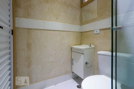 Banheiro de apartamento para alugar com 1 quarto, 20m² em Vila Deodoro, São Paulo