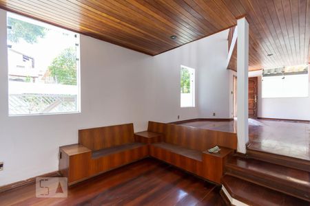 Sala de estar com lareira de casa para alugar com 4 quartos, 308m² em Jardim Londrina, São Paulo