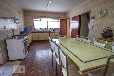 Casa à venda com 4 quartos, 200m² em Vila Leonor, São Paulo