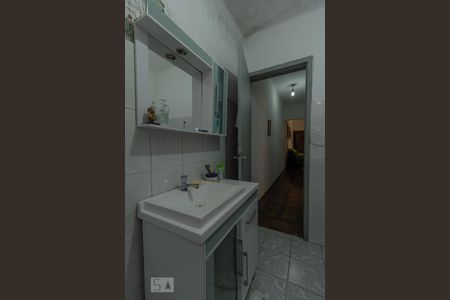 banheiro social de apartamento à venda com 2 quartos, 72m² em São João, Porto Alegre
