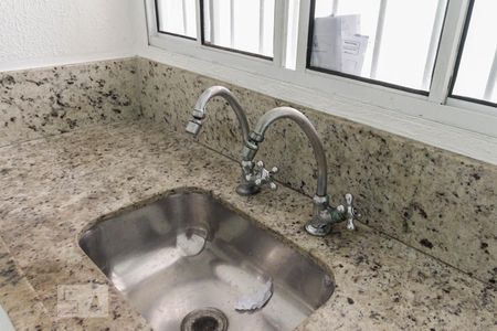 Cozinha de casa de condomínio para alugar com 1 quarto, 30m² em Quarta Parada, São Paulo