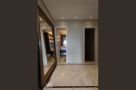 Entrada de apartamento à venda com 4 quartos, 360m² em Paraíso do Morumbi, São Paulo