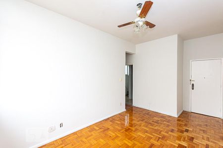 Sala de apartamento para alugar com 2 quartos, 68m² em São Domingos, Niterói