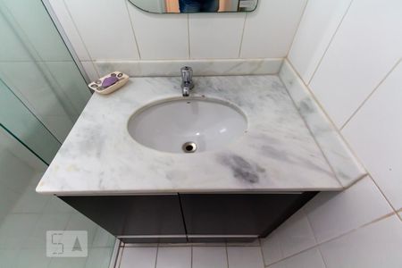 Detalhe do banheiro de apartamento para alugar com 2 quartos, 49m² em Jardim Ampliação, São Paulo