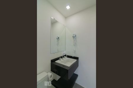 Banheiro de kitnet/studio para alugar com 1 quarto, 35m² em Vila Olímpia, São Paulo