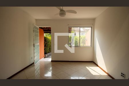 Sala de casa de condomínio à venda com 2 quartos, 70m² em Vargem Grande, Rio de Janeiro