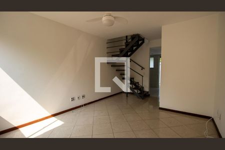 Sala de casa de condomínio à venda com 2 quartos, 70m² em Vargem Grande, Rio de Janeiro