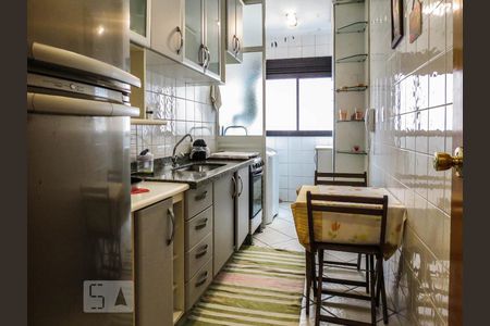 Cozinha de apartamento à venda com 2 quartos, 55m² em Vila Lageado, São Paulo