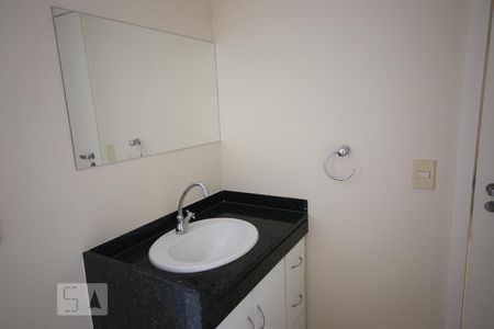 Banheiro social  de apartamento para alugar com 2 quartos, 75m² em Santa Rosa, Niterói