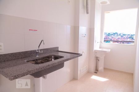 cozinha de apartamento para alugar com 2 quartos, 56m² em Del Castilho, Rio de Janeiro