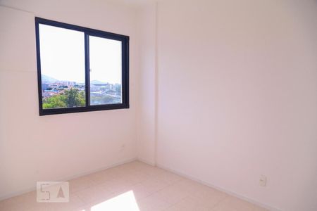 Quarto 1 de apartamento para alugar com 2 quartos, 56m² em Del Castilho, Rio de Janeiro