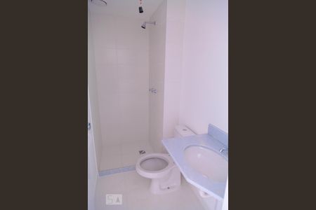 Banheiro suite 1 de apartamento para alugar com 2 quartos, 56m² em Del Castilho, Rio de Janeiro